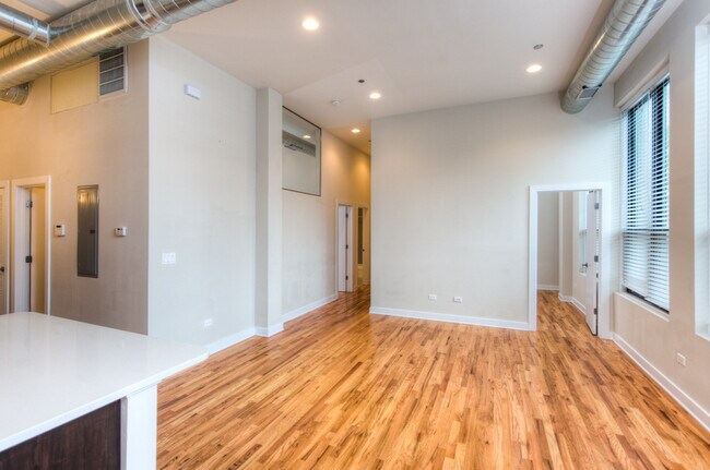 Foto del edificio - 2730 N Ashland Ave