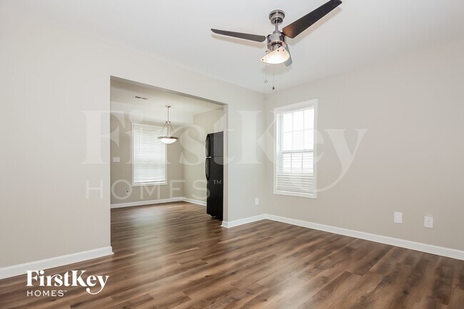 Building Photo - 3021 Seymour Dr