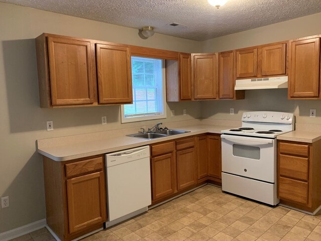 Building Photo - 448 Three Creeks Ct