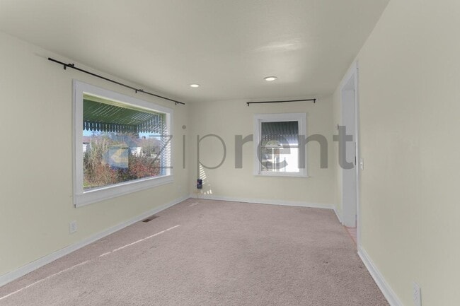 Building Photo - 5526 S Avon St