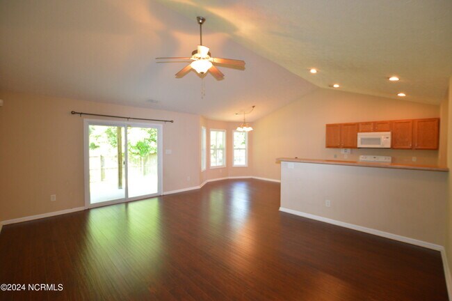 Building Photo - 102 Chinkapin Ct