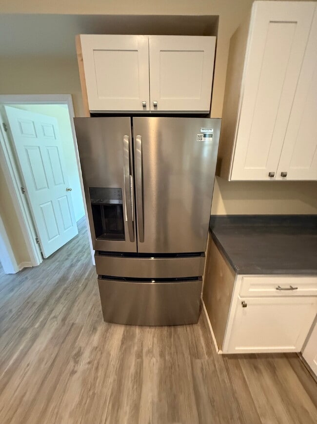 Building Photo - Nice 5 bedroom , 3 bath home located in Mobile.  $75 per applicant