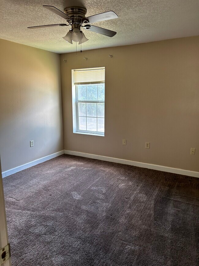 Building Photo - 340 Tegarden Rd