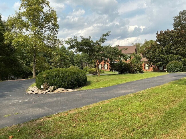 Foto del edificio - 735 Wiley Brown Rd