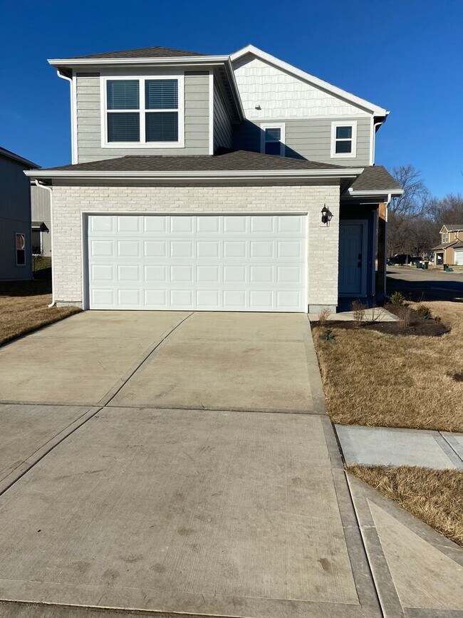 Building Photo - Pre-Leasing Now! Charming 3-Bedroom, 2.5-Bath Home in Spring Hill