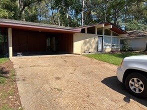 Building Photo - 1550 Wood Glen Dr