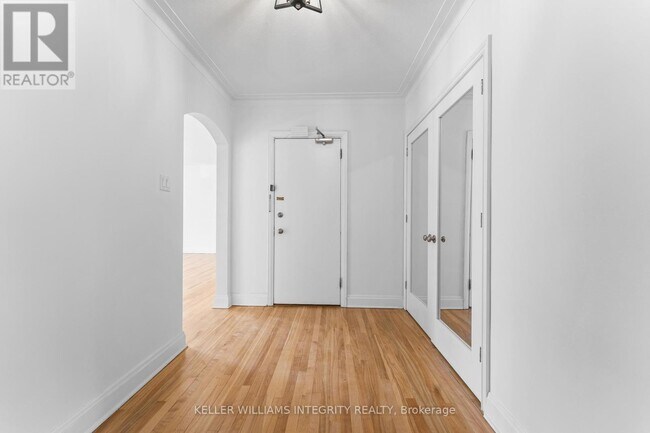 Photo du bâtiment - 379-379 Stewart St