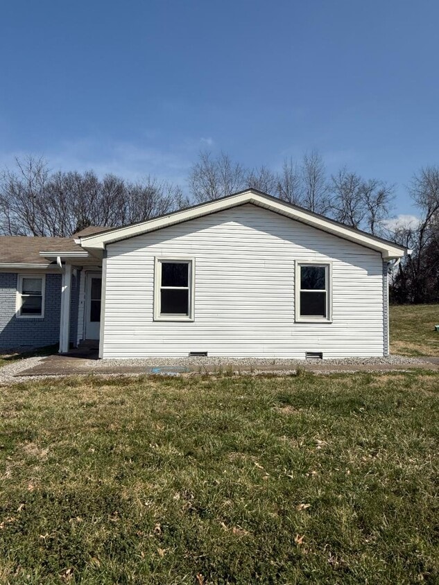 Foto principal - 116 Crestview Dr
