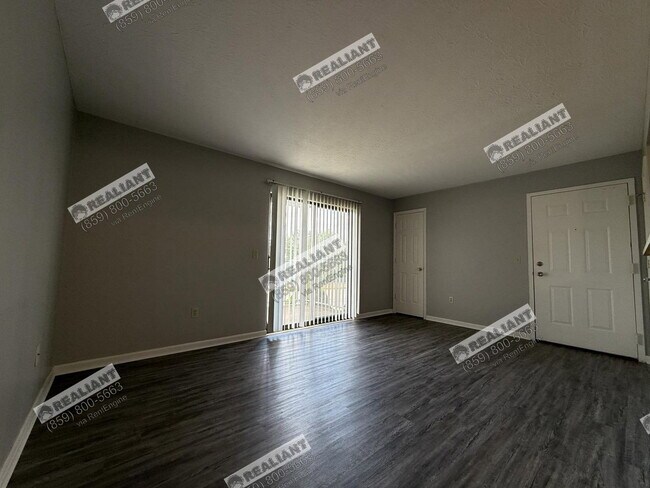 Building Photo - 908 Amhurst Dr