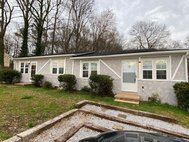 Building Photo - 1 bed/ 1 bath open floor plan just off Pin...