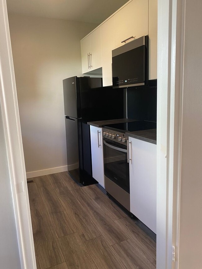 Building Photo - Super Convenient Biltmore Condo, 2 Bedroom...