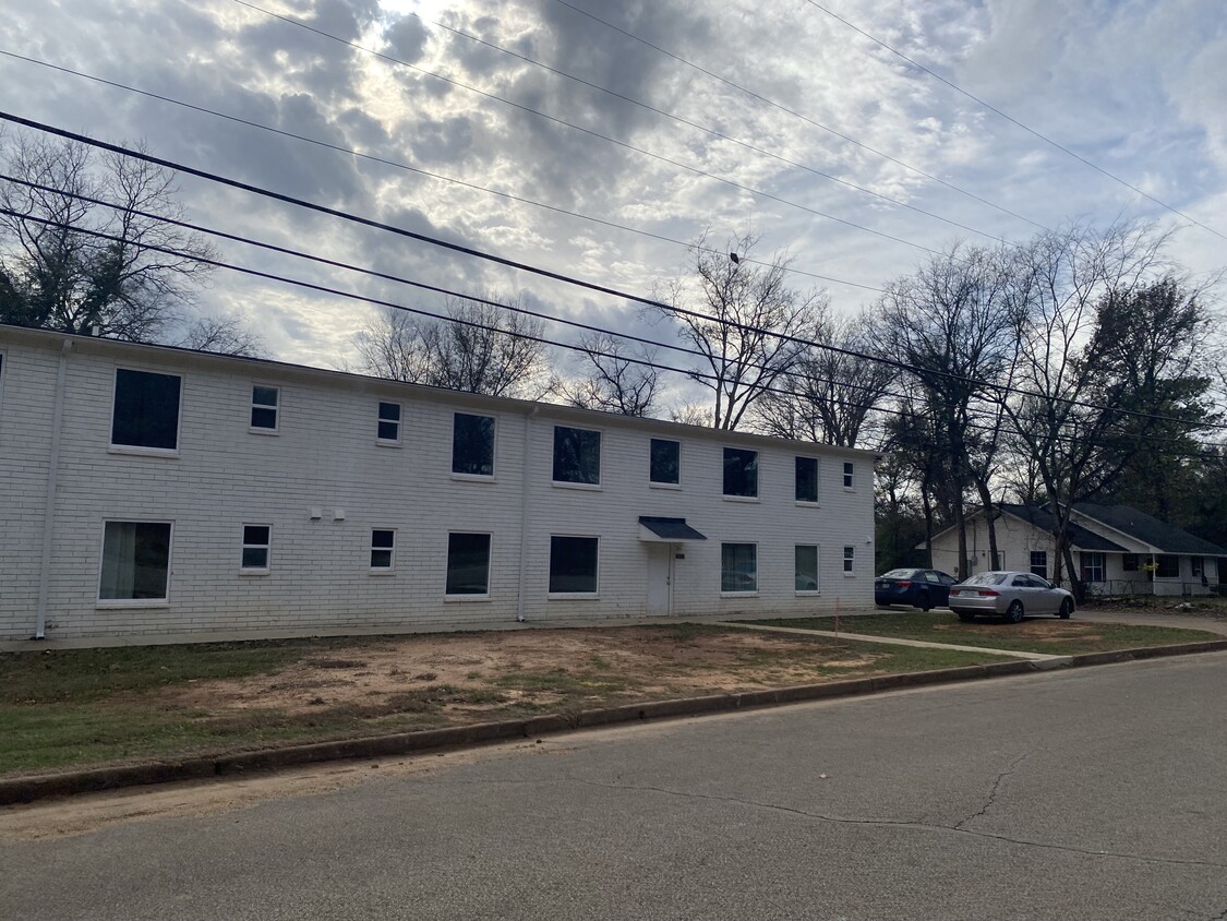 Primary Photo - 1806 W Oakwood St