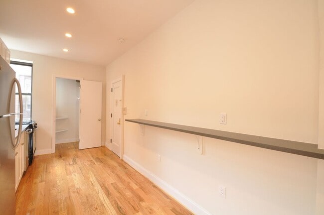 Building Photo - 358 W 45th St