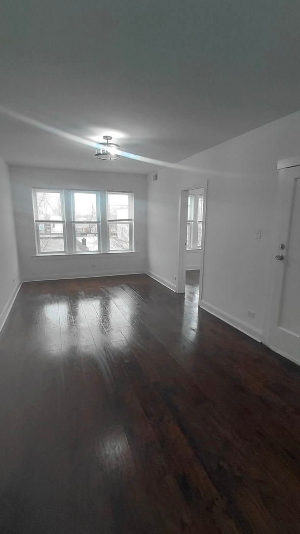 Foto del edificio - 4876 W Armitage Ave