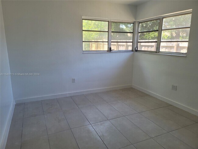 Foto del edificio - 16902 NE 23rd Ave