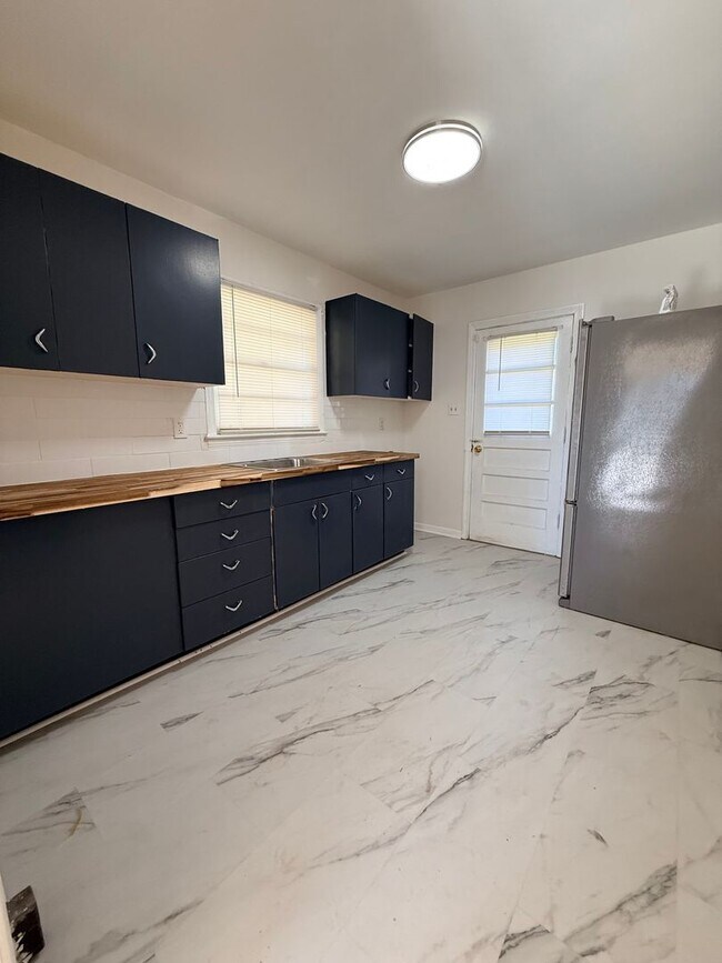 Foto del edificio - For Rent – Updated 3 Bed / 1 Bath Home