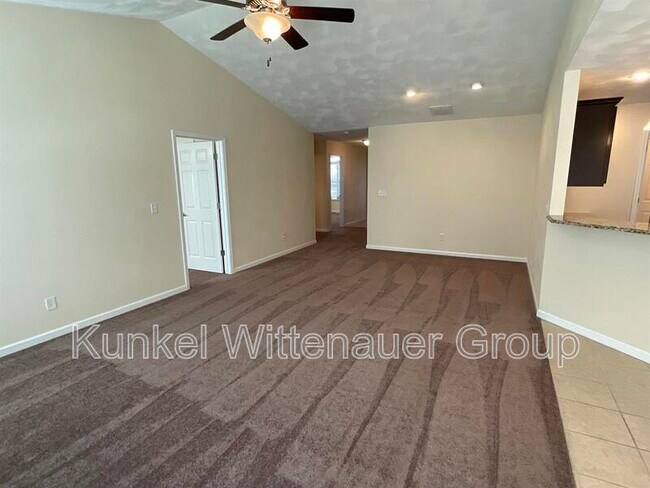 Building Photo - 40 Oak Pointe Cir