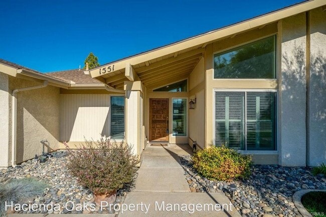 Building Photo - 3 br, 2 bath House - 1551 Oak Knoll Road