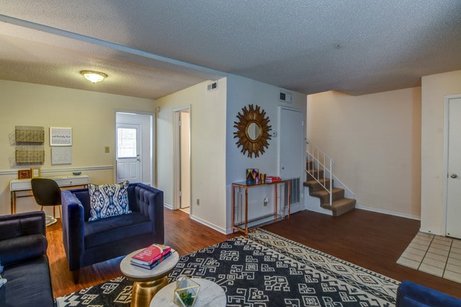 Building Photo - The Estates At Lafayette Square