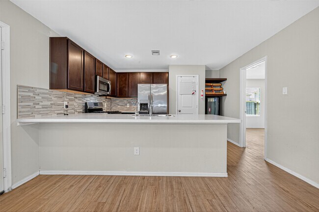 Foto del edificio - 7811 Sundrop Hl Trl