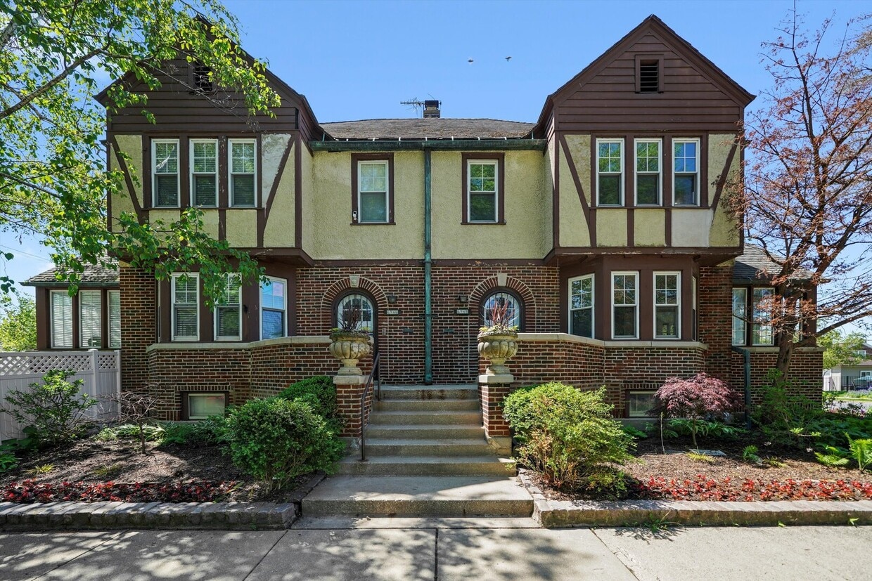 Primary Photo - 6948-6935 35th St