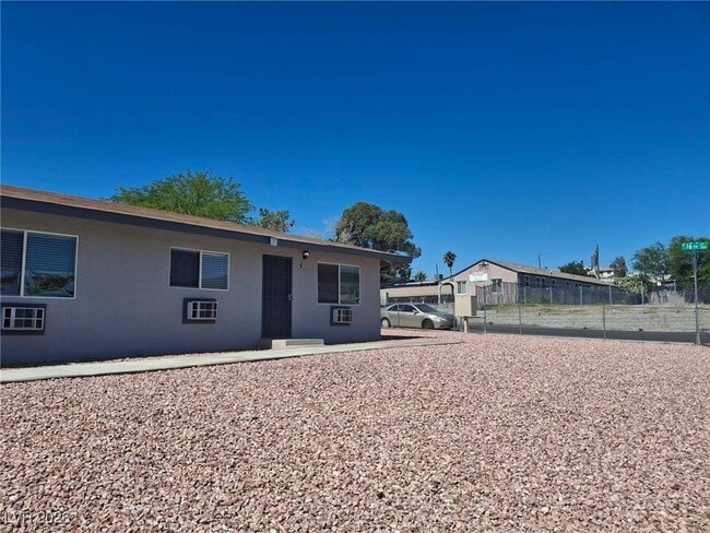 Building Photo - 320 N 16th St