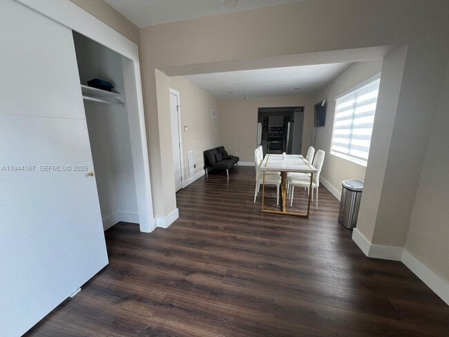 Foto del edificio - 945 79th Terrace