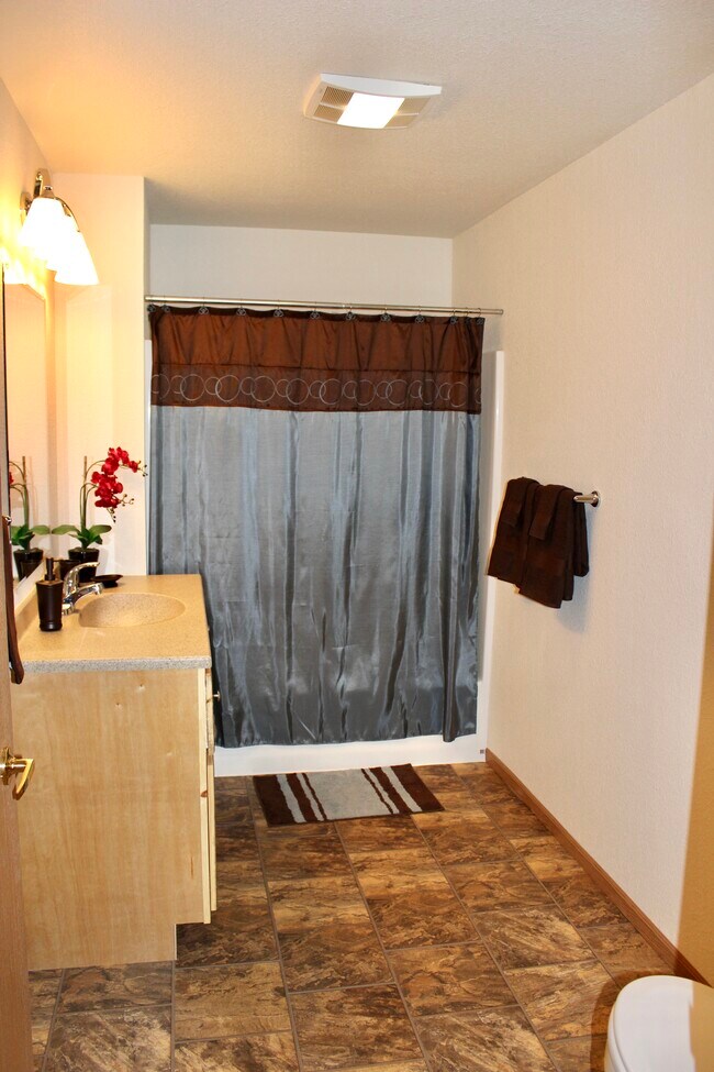 2440 Southwoods Dr Unit 7, Marquette, MI 49855 2440 Southwoods Dr