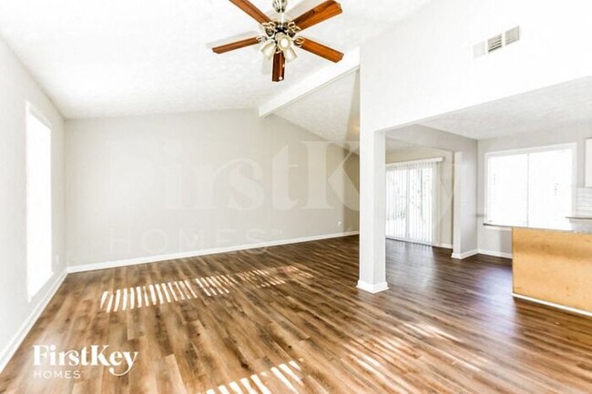 Building Photo - 102 Parkview Dr