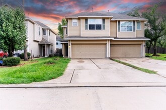 Building Photo - 16610 Newglen Ln