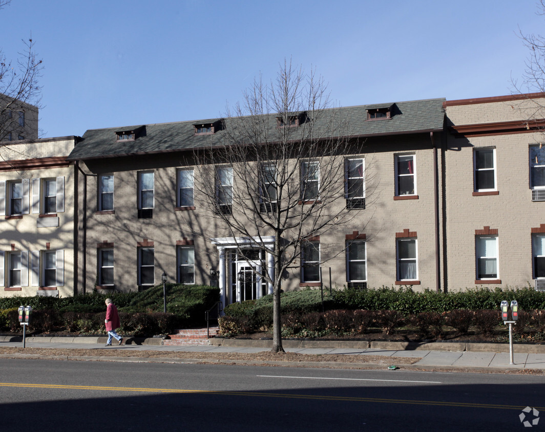 Primary Photo - 3222 Wisconsin Ave NW