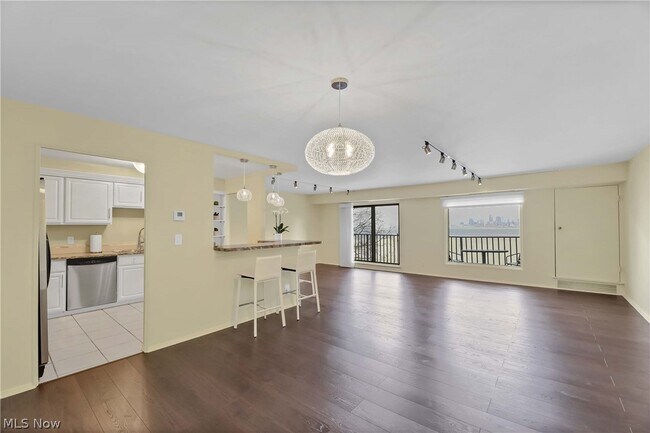 Foto del edificio - 12500 Edgewater Dr