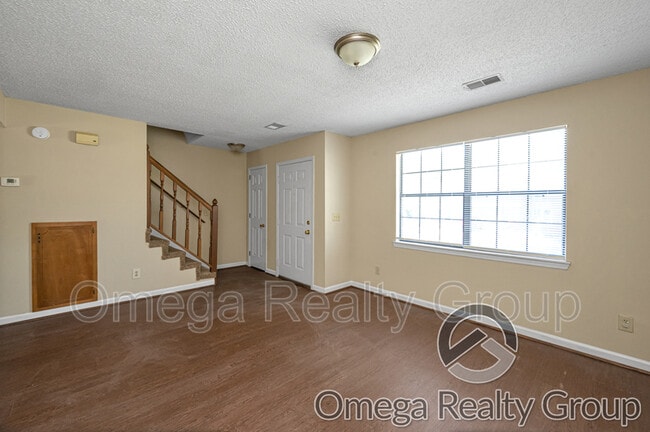 Building Photo - 2229 Cheshire Dr