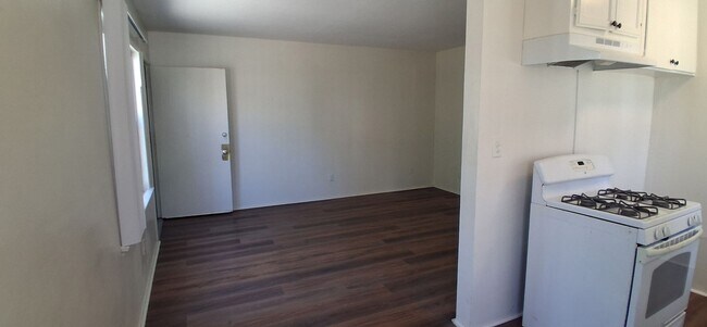 Building Photo - 1578E