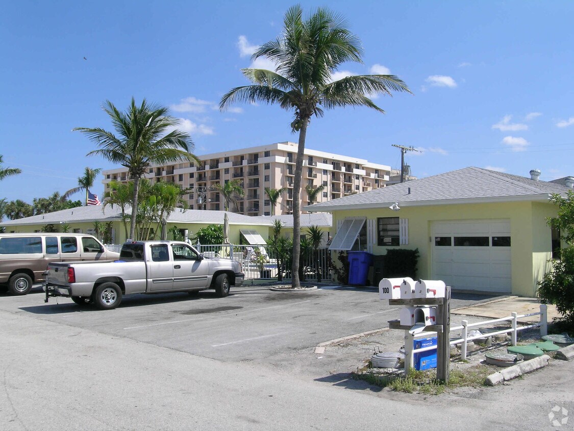 Primary Photo - 100 Sandal Ln