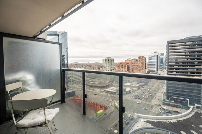 Photo du bâtiment - 4714 Yonge St