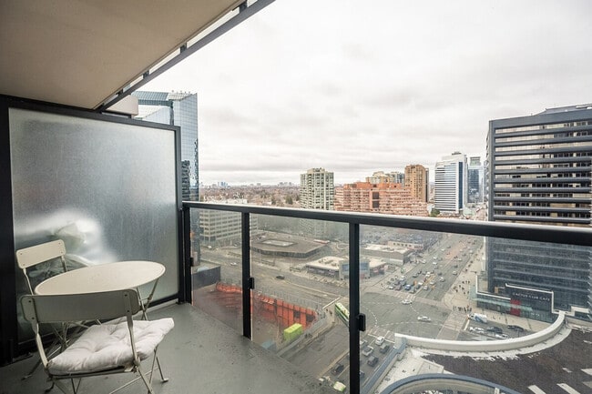 Photo du bâtiment - 4798 Yonge St