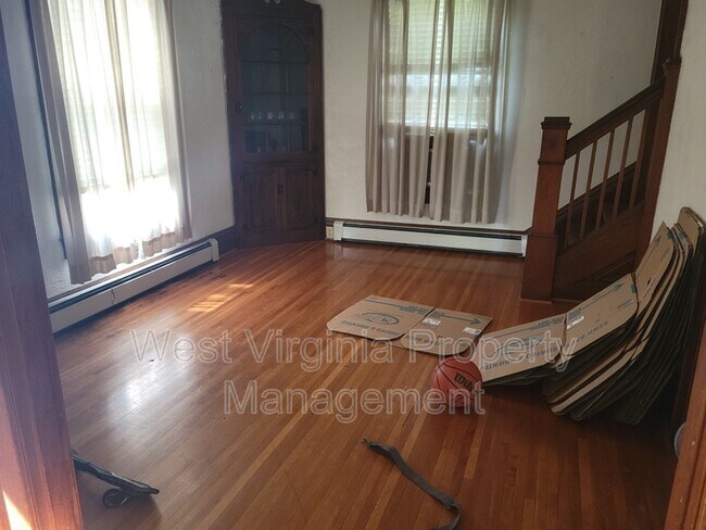 Building Photo - 119 Elkins St