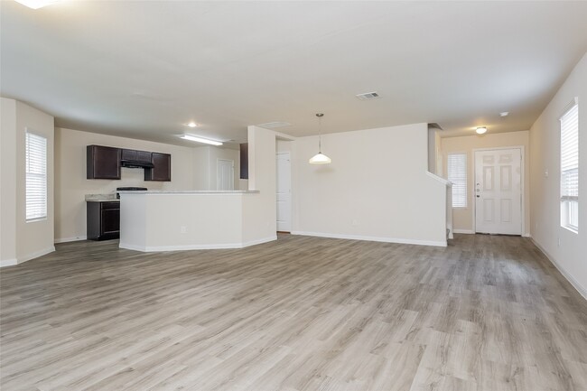 Building Photo - 12726 Memorial Ranch Rd
