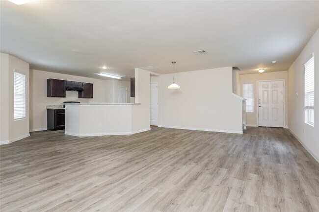 Foto del edificio - 4214 Silver Ranch Rd