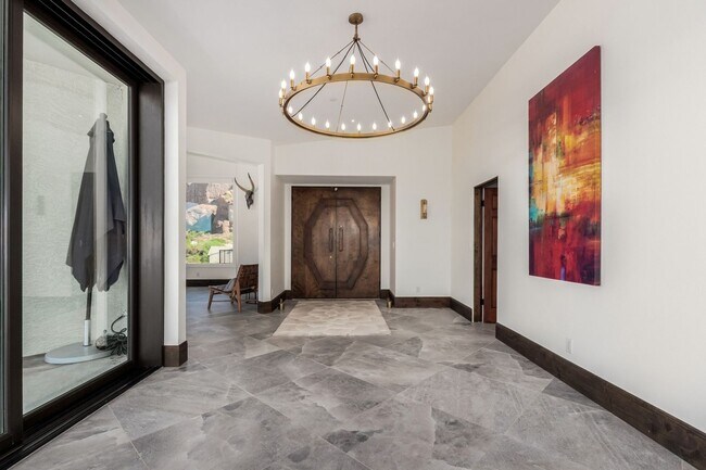 Foto del edificio - 5655 Camelback Canyon Dr