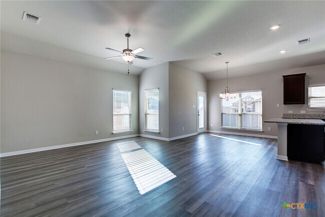 Foto del edificio - 1122 Lilac Ledge Dr