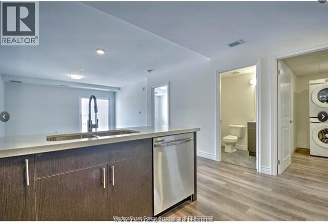 Photo du bâtiment - 1611 Banwell Rd