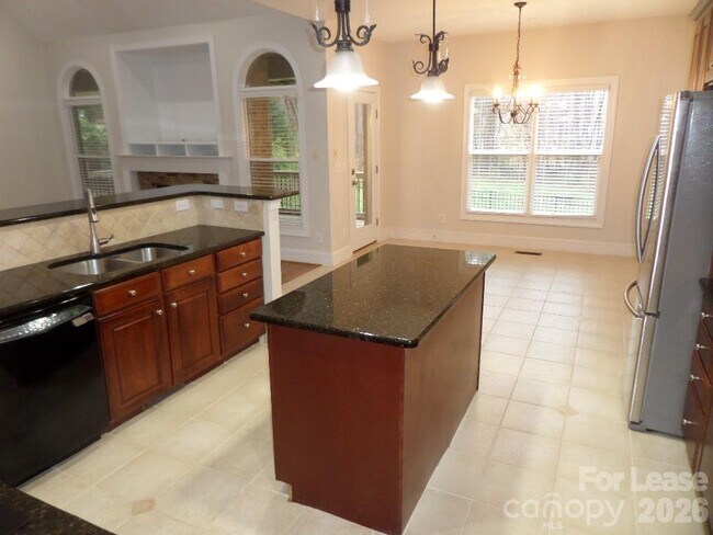 Building Photo - 421 Greenbay Rd