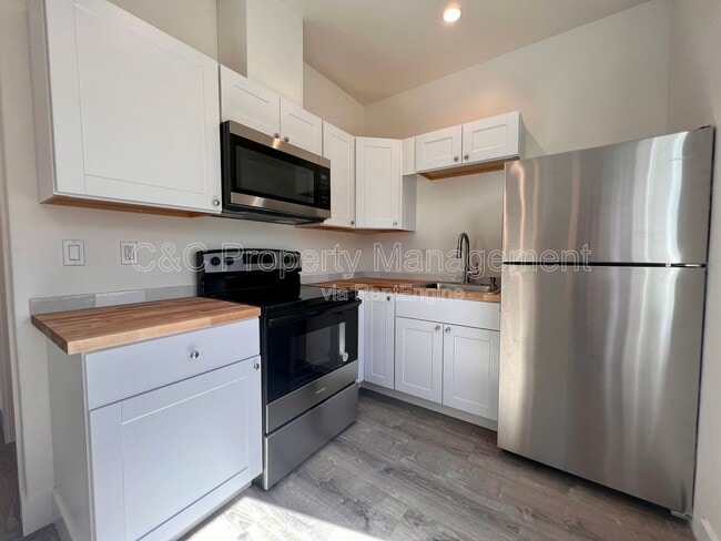 Building Photo - 1436 Kenneth St