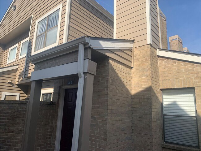 Foto del edificio - 2710 Grants Lake Blvd