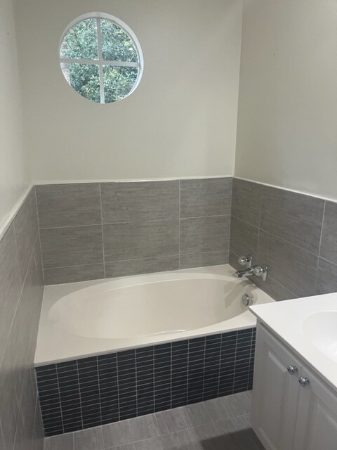 Bañera del baño principal - 3518 Zanzibar Way