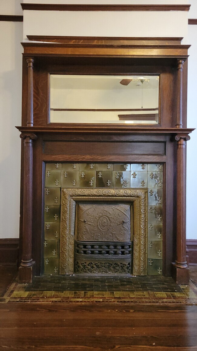 Building Photo - 3317 S Union Ave