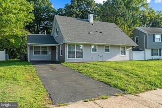 Building Photo - 124 Pennypacker Dr