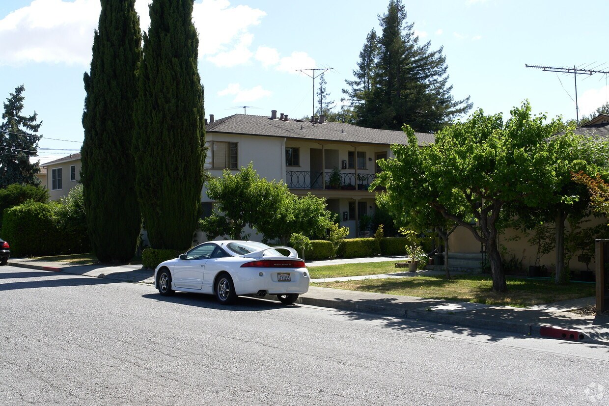 Foto del edificio - 935 Oak Ln